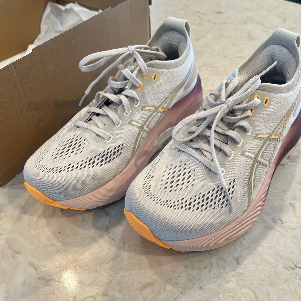ASICS Women's Gel-Kayano 31 White and Purple Athletic Shoes - Picture 2 of 5